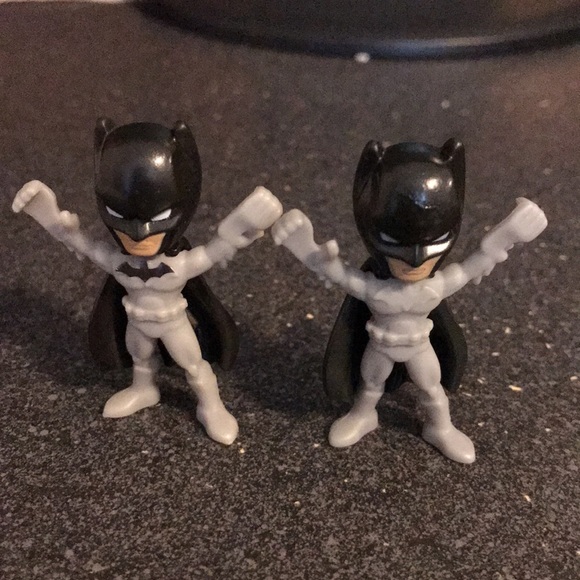 Kinder Joy Dc Comics Figurines—(3) Batmans, 2 Aqua-mans, Superman, Wonder Woman - Picture 12 of 13